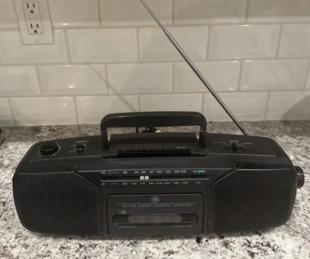 GE Cassette Player Recorder Black Boombox Model No. 3-5620A TESTED WORKING